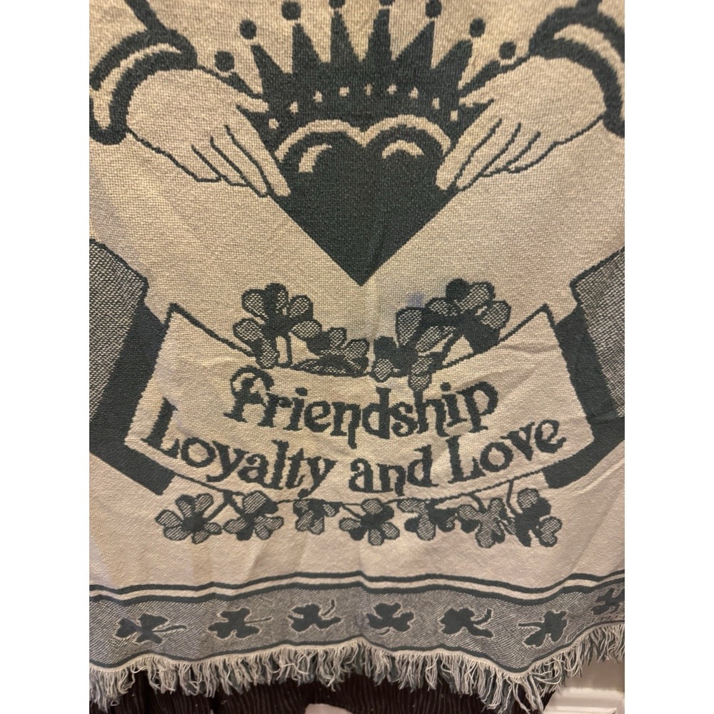 Vintage MWW Erin Go Bragh Irish Claddagh Woven Throw Blanket 40x60 1992 - Picture 6 of 7